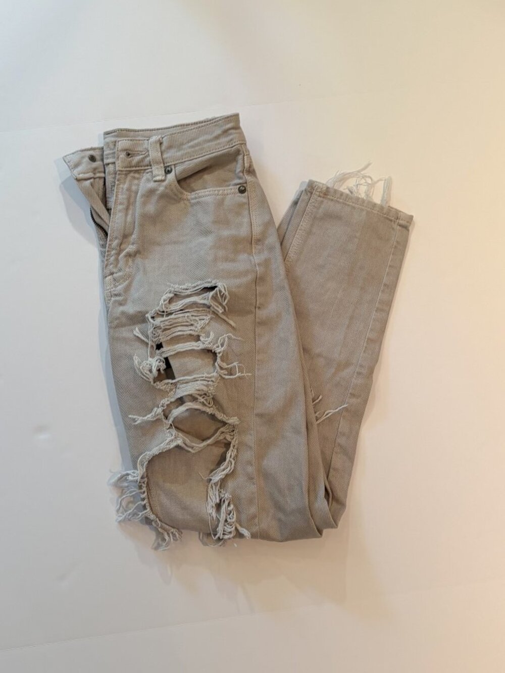 American Eagle 00 Beige Distressed Mom Jeans High Rise Raw Hem